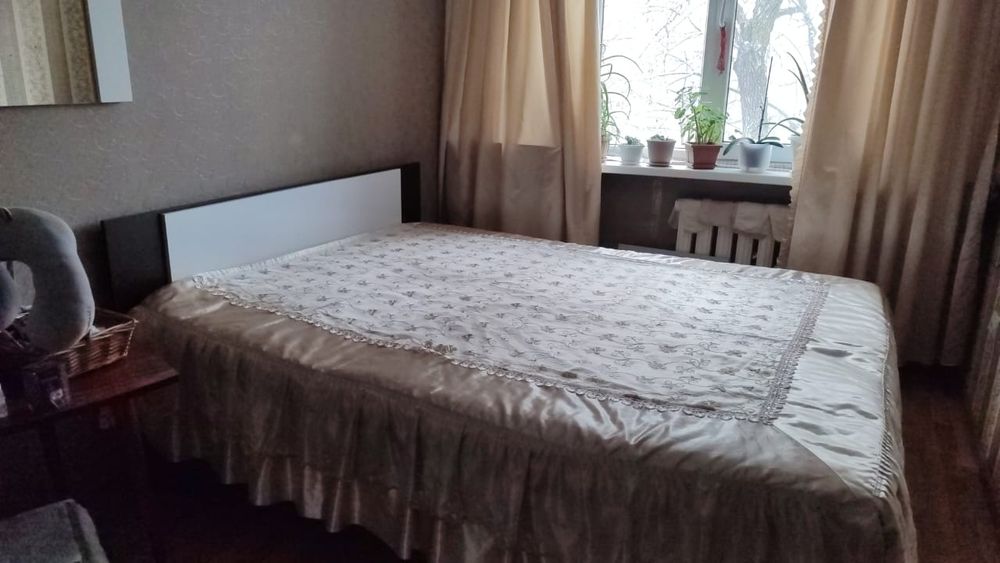 Продается спальный гарнитур