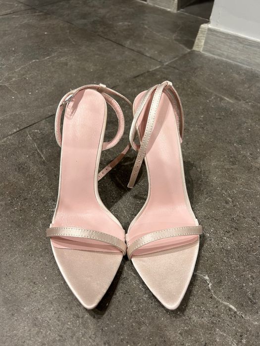 Сандали. на ток.