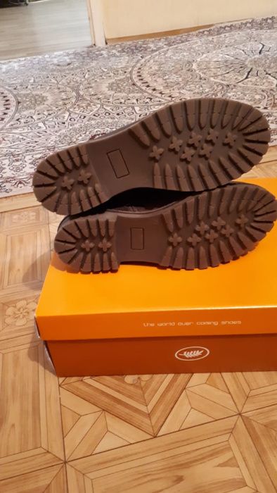 Кожаные  ботинки