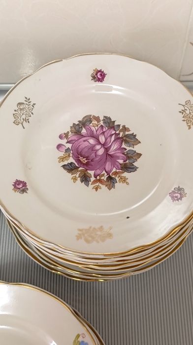 Тарелки форфоровые