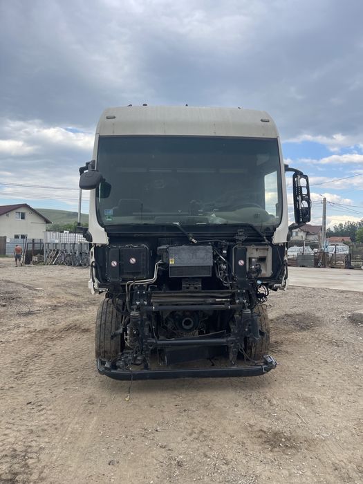 Dezmembrez/piese MAN TGX 680 (2 buc.) -motor, cutie de viteze etc.