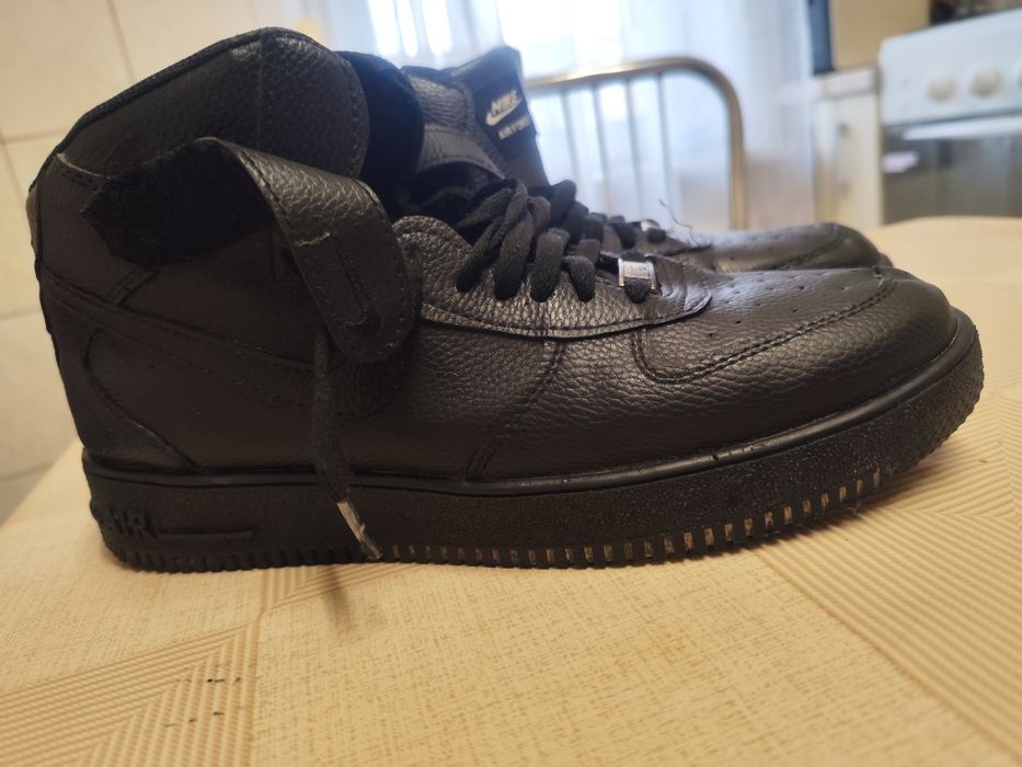 Vând pantofi Nike Air , PIELE