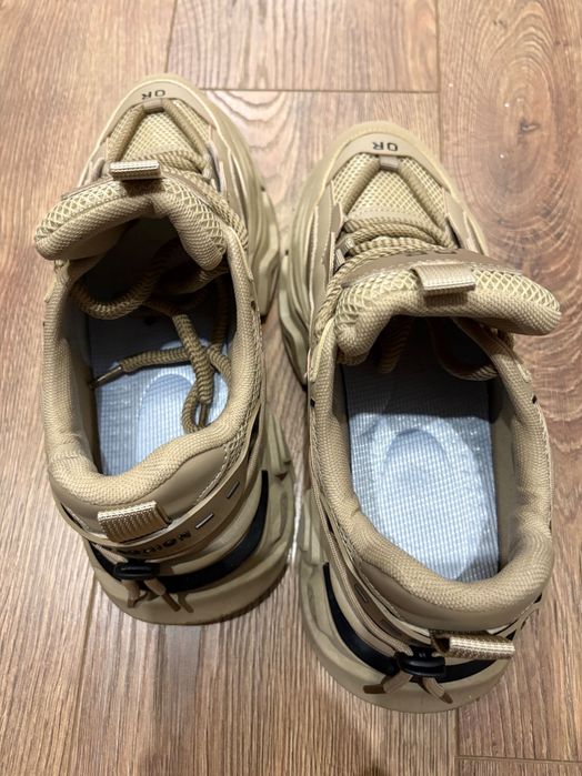 Маратонки в цвят “каки” - бежови