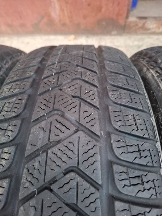 Продам шины  PIRELLI 215/65 R16