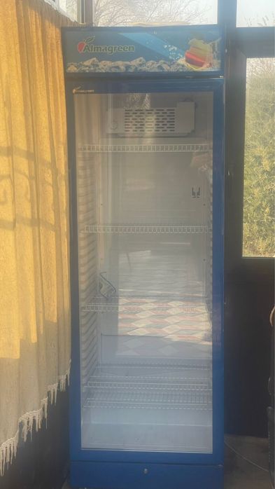 Холодильник витринный