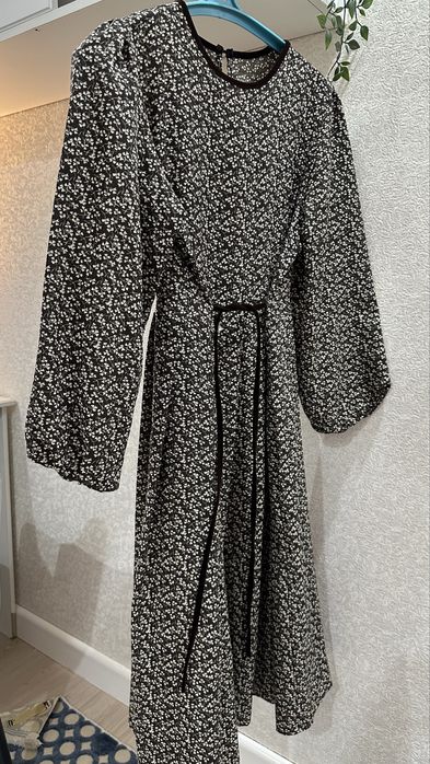 Теплое платье с красивым принтом