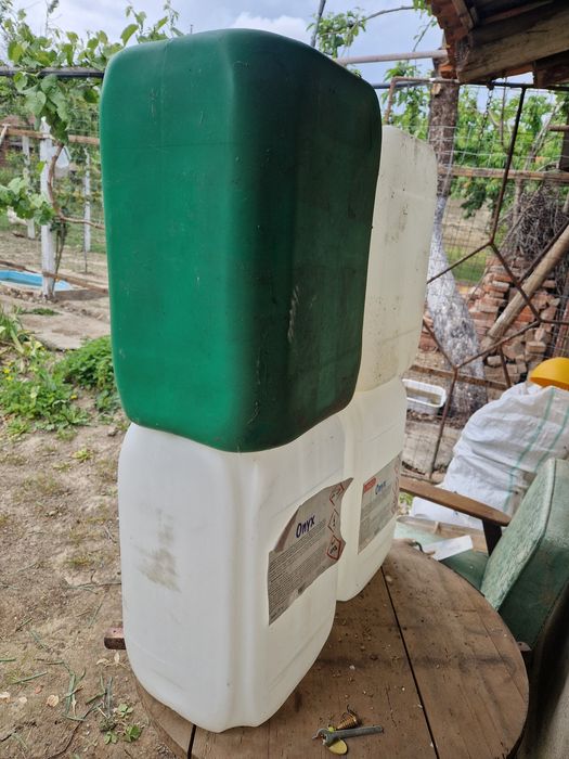 Bidoane plastic pentru folosință