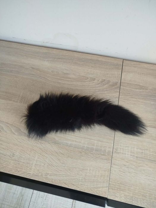Coadă de vulpe neagră 100% naturală, foarte pufoasă și deasă