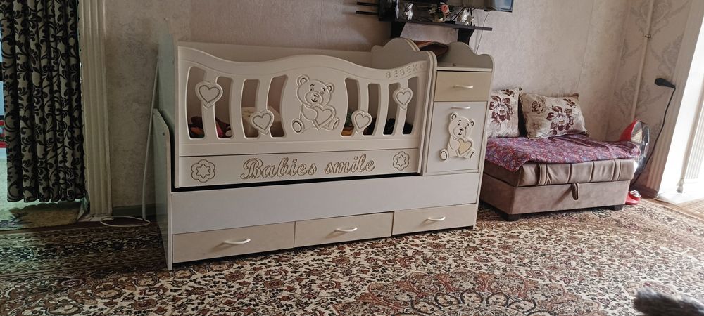 Детская кровать новая почти