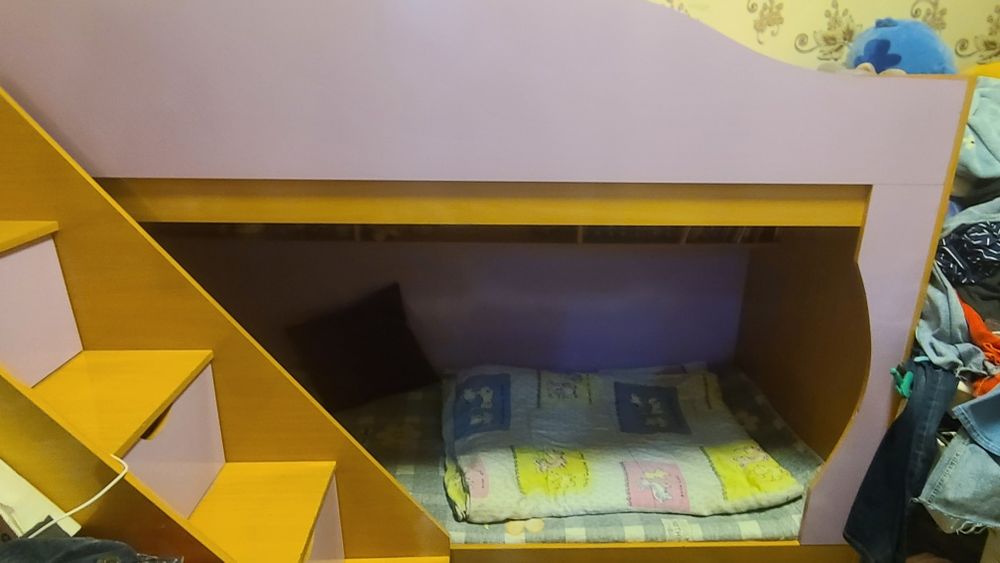 Продаётся Двухъярусная кровать