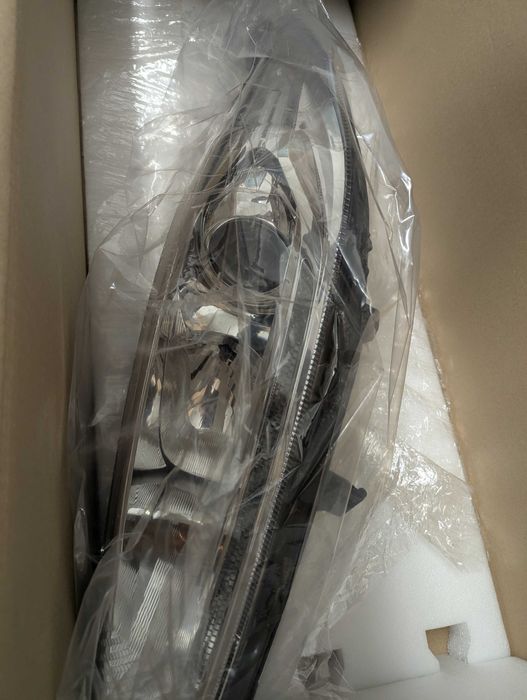 Far stanga - Ford Fiesta 2013 cu DRL (DRL-ul nu functioneaza)