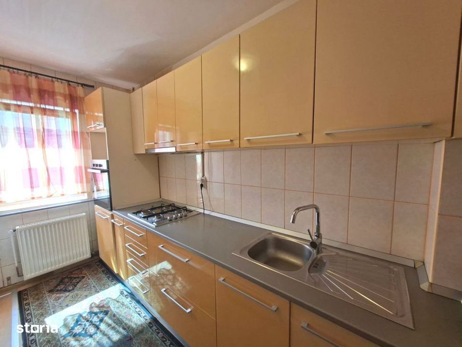 Apartament 3 camere decomandate zona Scoala de Inot