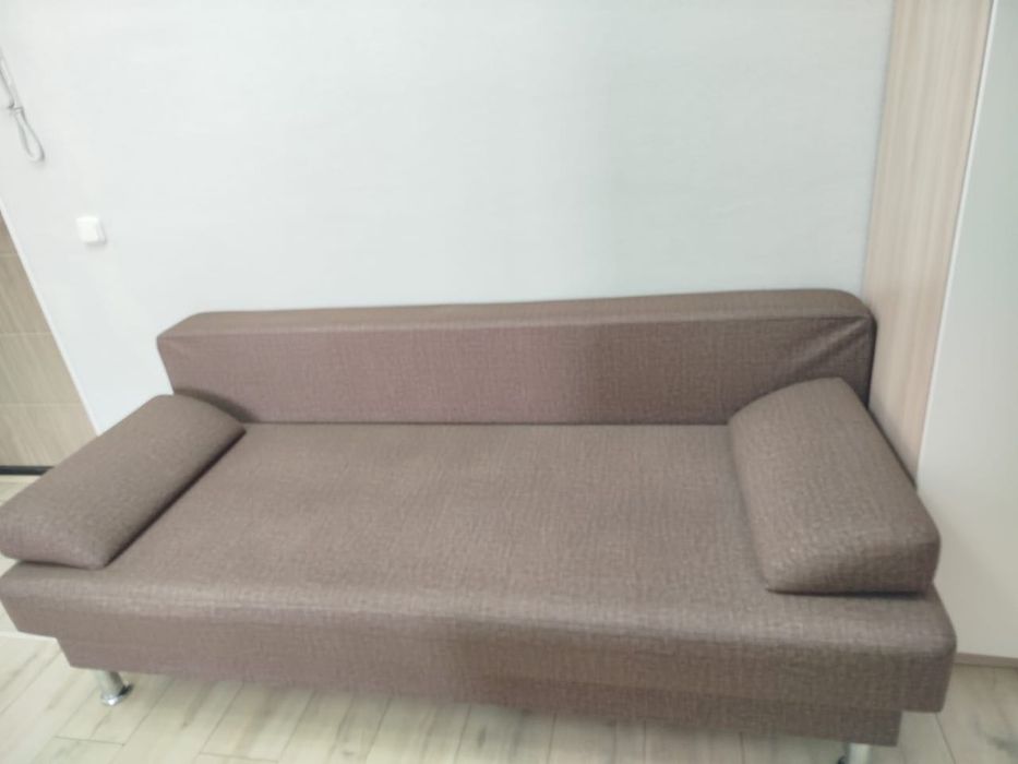 Продам диван коричневый