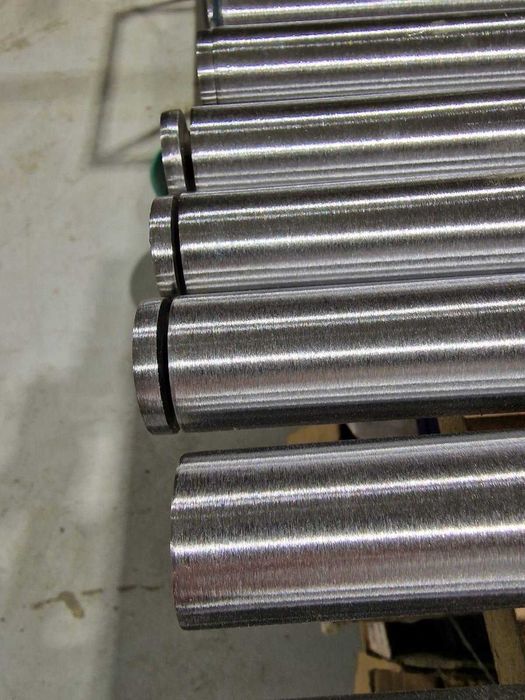 Confectii metalice pentru mobilier - cadre, rafturi, structuri custom