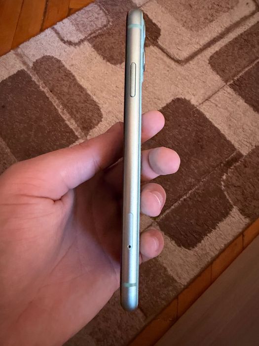 Продавам Iphone 11 128GB