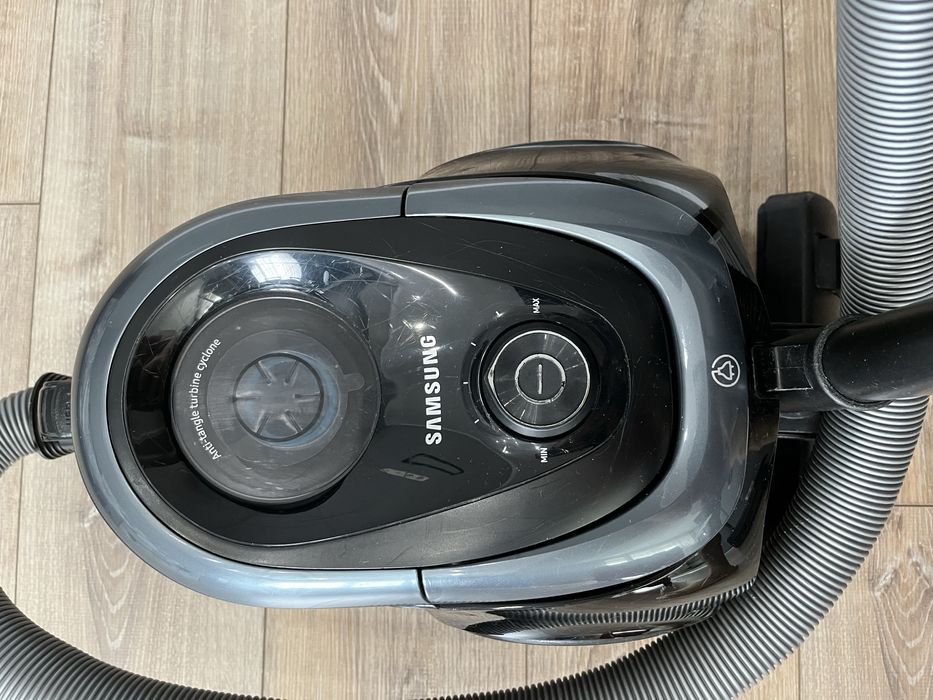 Циклонный пылесос Samsung