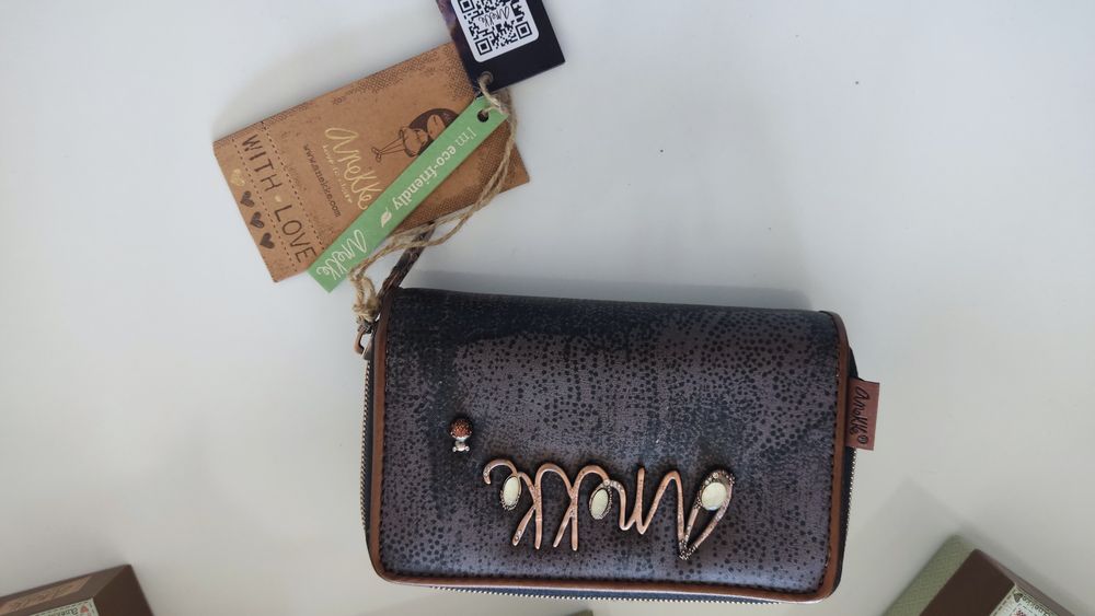 Портфейли на Anekke