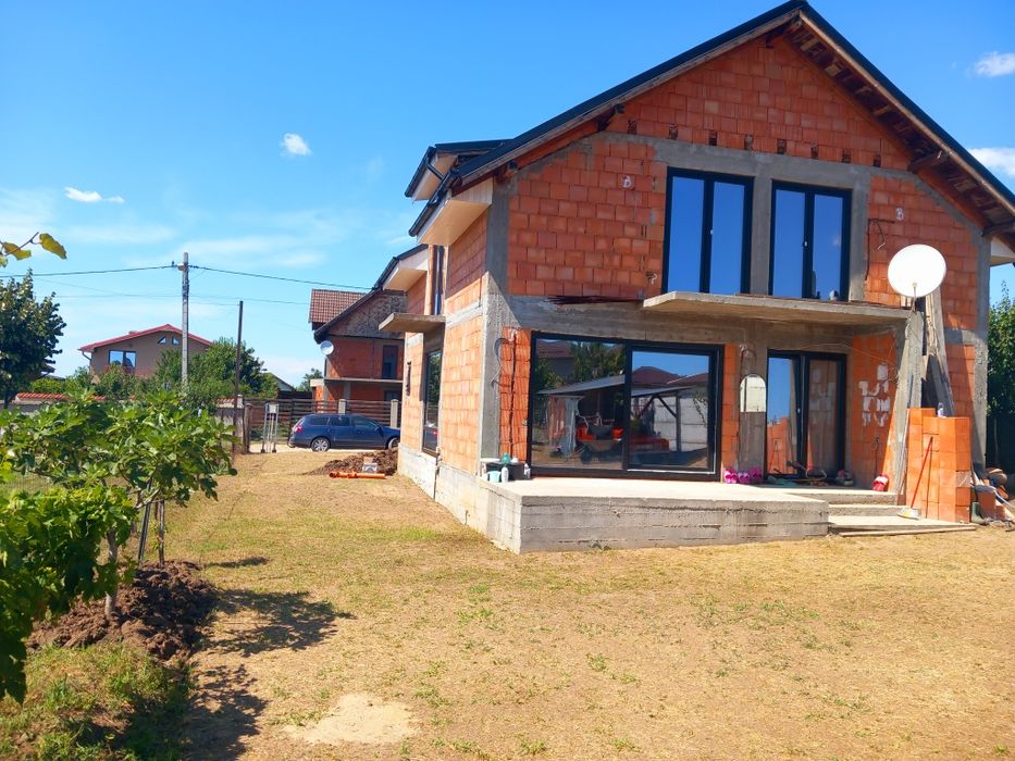 Casa Modernă de Vanzare, zona Simnicul de Sus