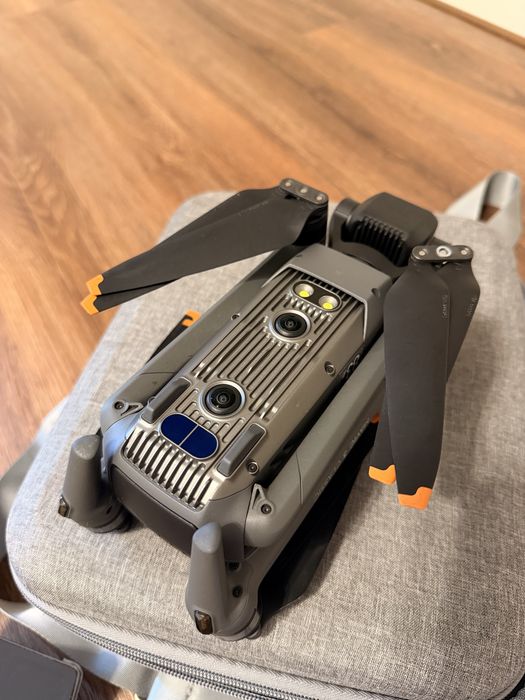 Vand sau Schimb Dji mavic 3 clasic cu 2 acumulatori 15 19 cicluri
