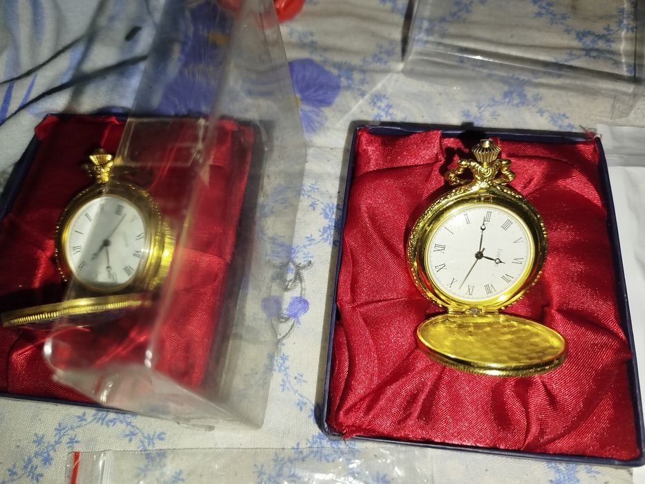 Vând ceasuri buzunar fac  schimb cu monede romanesti