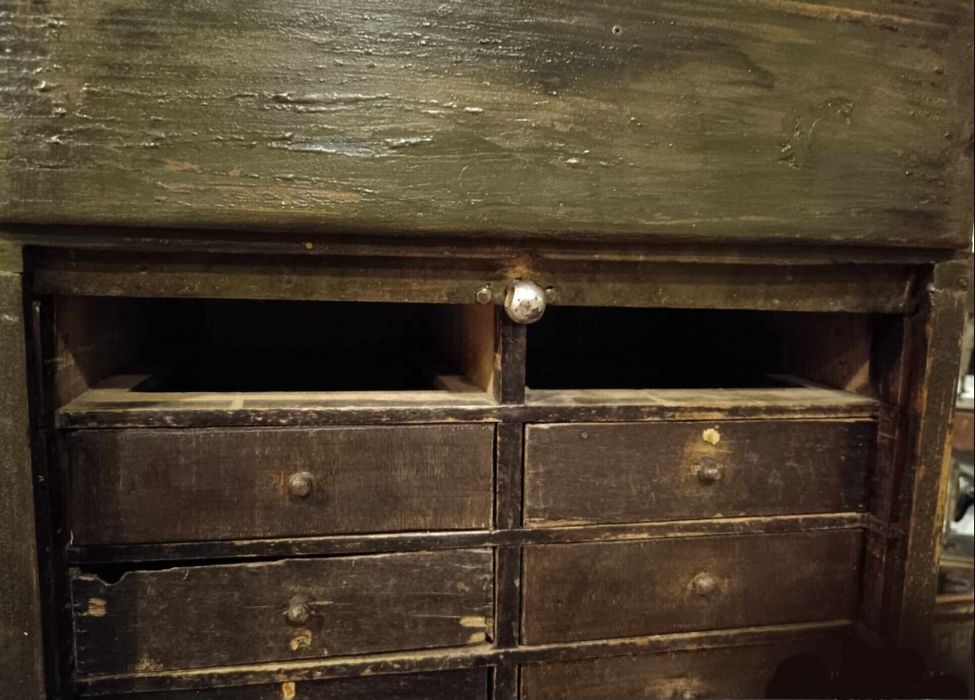 Dulap-sertar antic din lemn. Ceasornicar