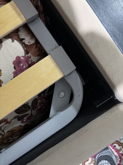 Продам кровать с матрасом