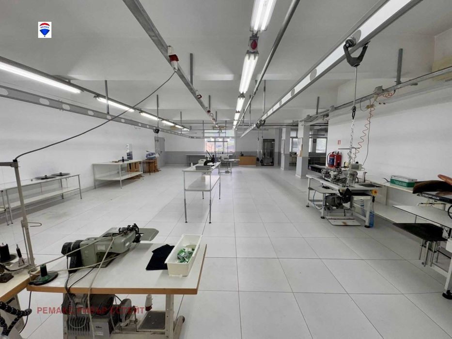 Продава се Промишлена сграда в Горна Оряховица - 4342 кв.м за 588 €/кв.м - Снимка #3