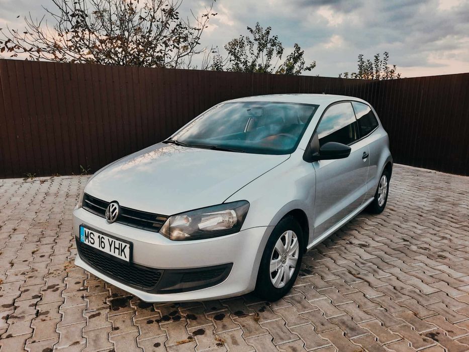 VOLKSWAGEN Polo