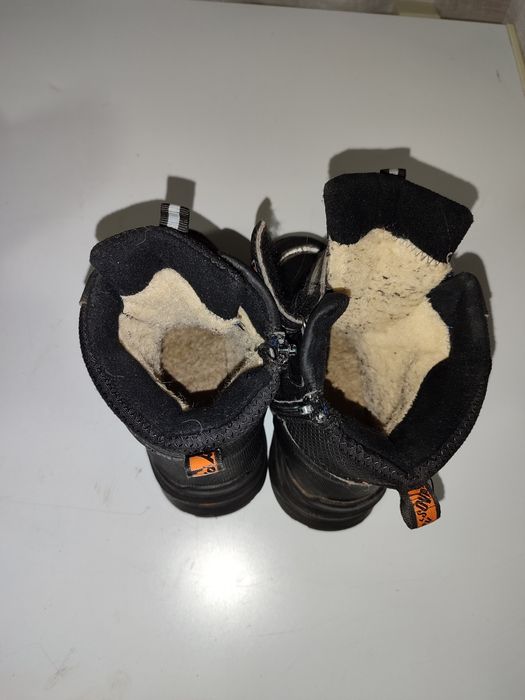 Продам детские ботинки