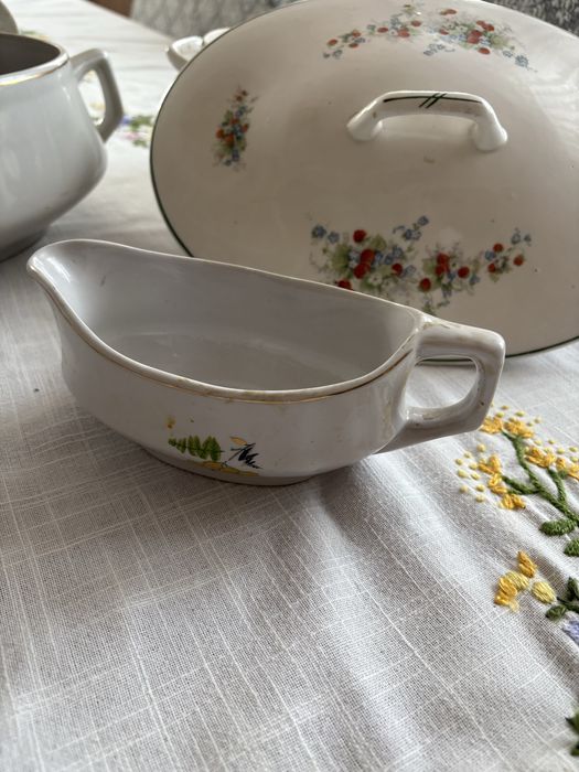 Набор из супниц .