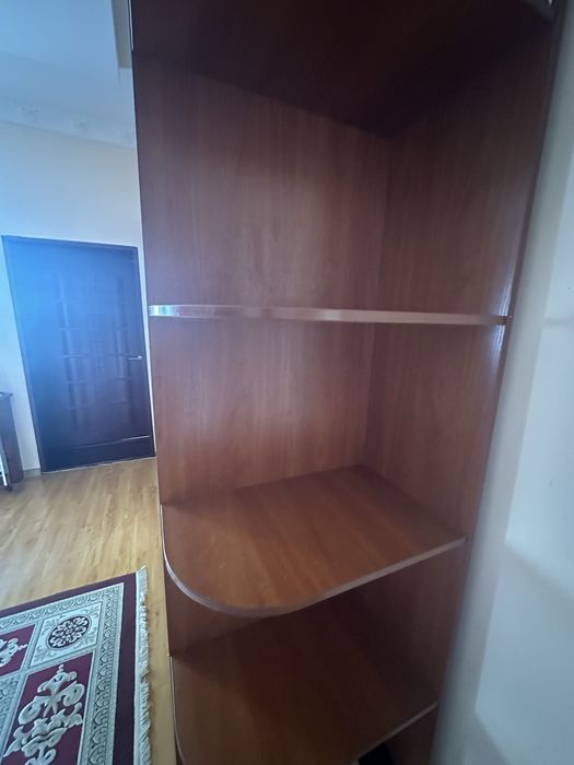 Продам большой шкаф для прихожей