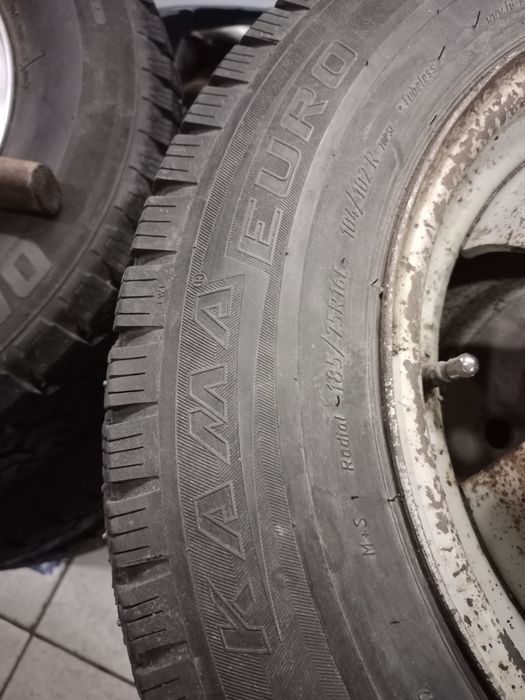 Продам резину на Газель.