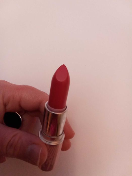 ЧИСТО НОВО червило мак