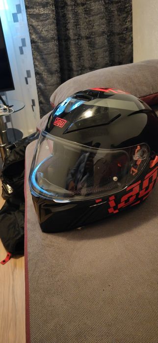 Vând căști motocicleta