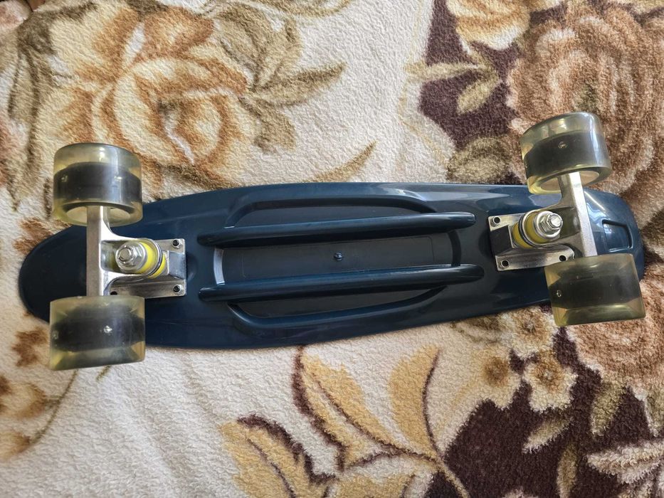 Vând skateboard nou