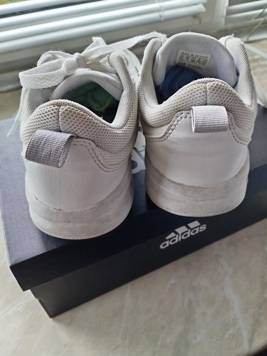 Оригинални дамски маратонки (Adidas)