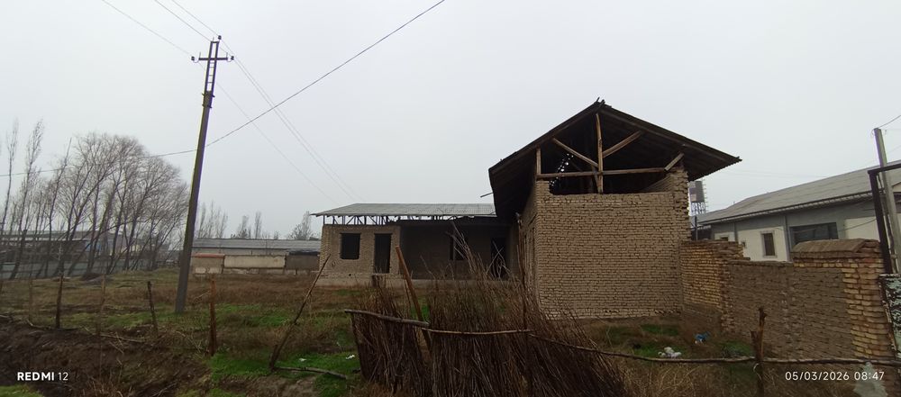 Uy  sotiladi 7 sotik 8 ta hona