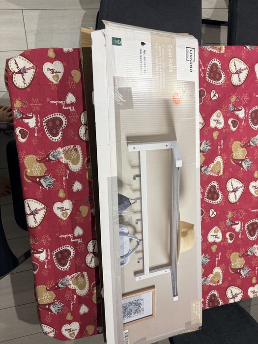 Cuier alb cu 5 agatatori si raft