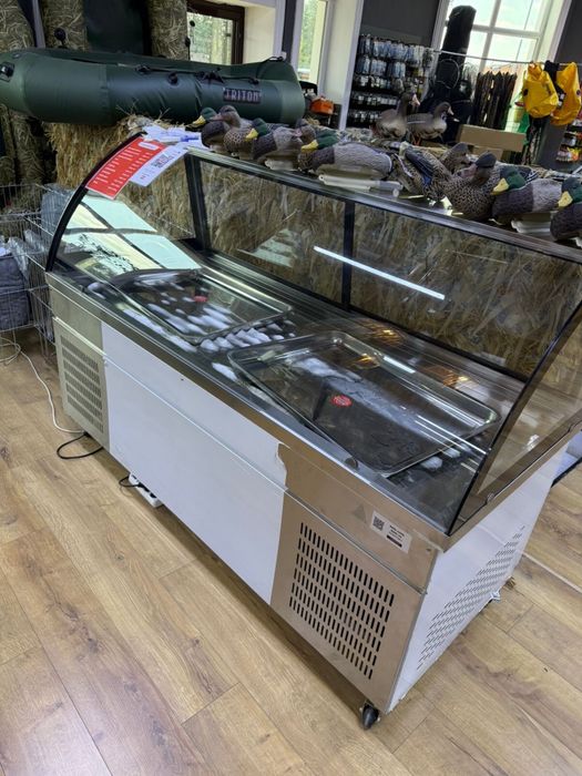 Продам витринные холодильники