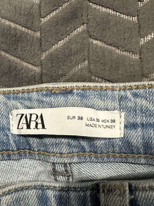 Всички модели дънки са на 20 евео