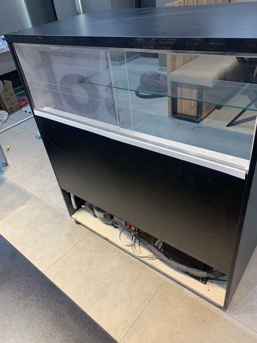 Витрина холодильник