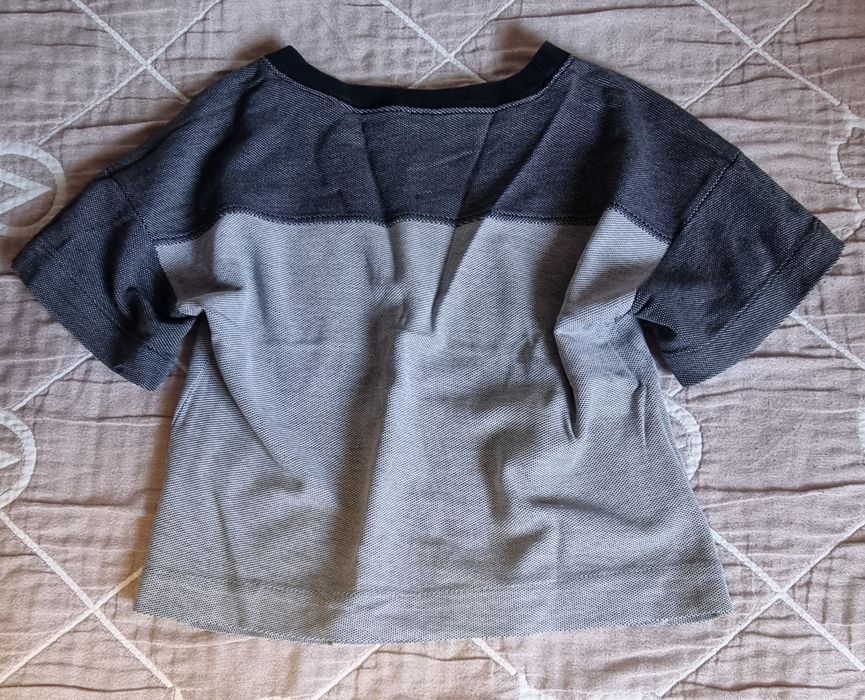 Tricou Nike gri.
