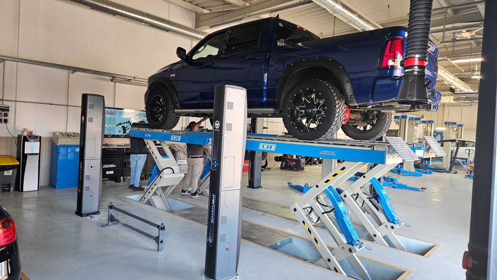 К-т безконтактен стенд за реглаж и ножичен вкопан подемник