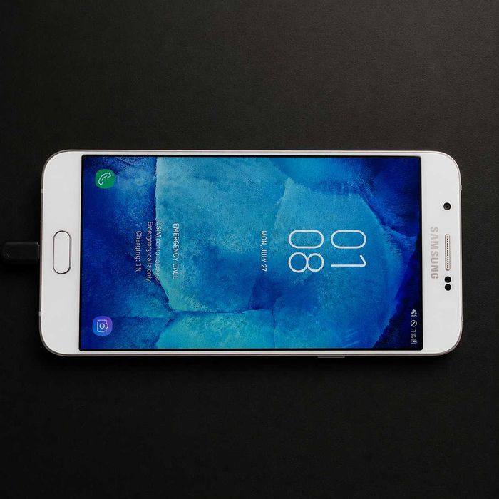 Vând telefon Samsung A8