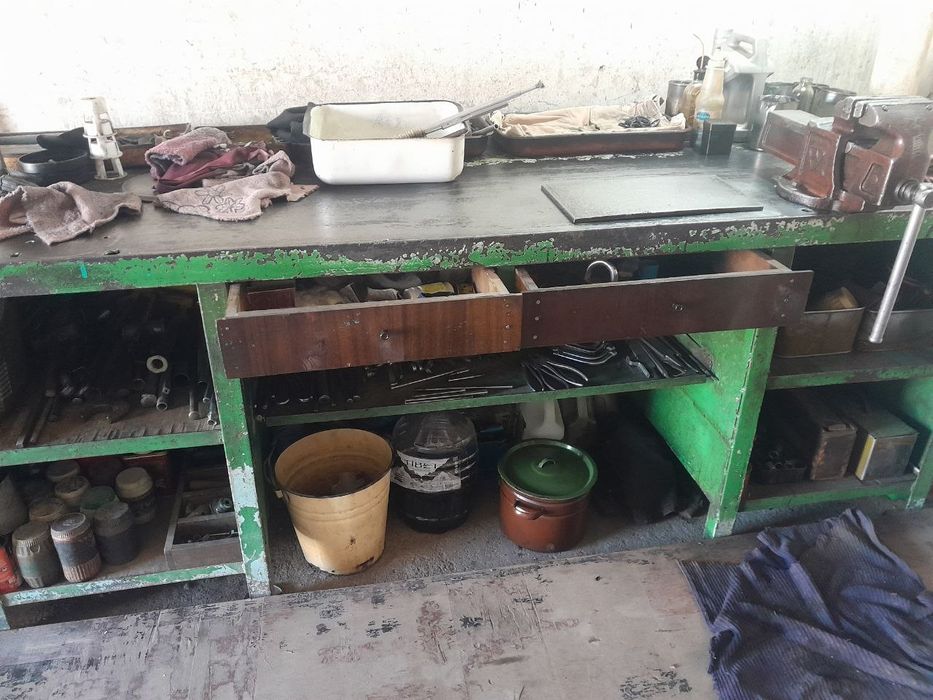 Стол верстак и тиски