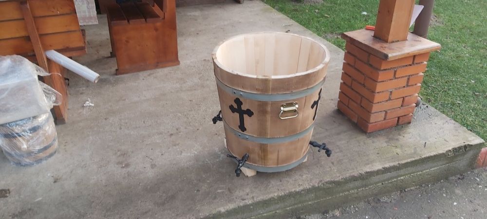 putina cada  apa sfintita