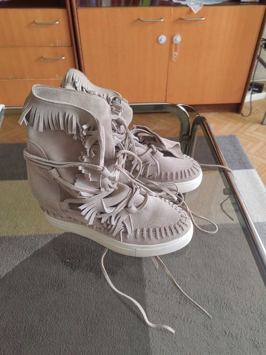 Боти от велур...