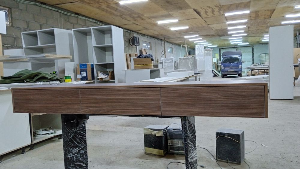 Навесная тумба под телевизор