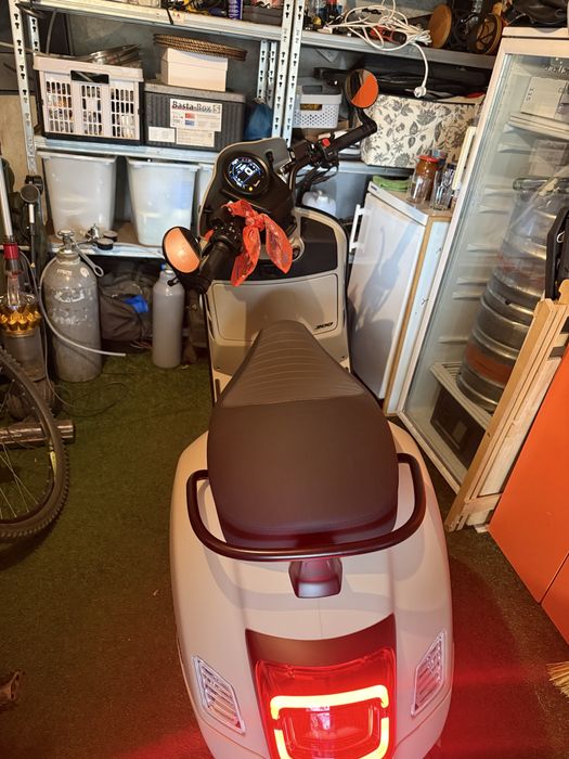 Vespa 300 GTV  2025