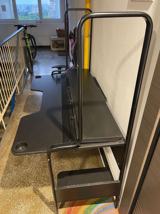 Birou gaming Fredde IKEA